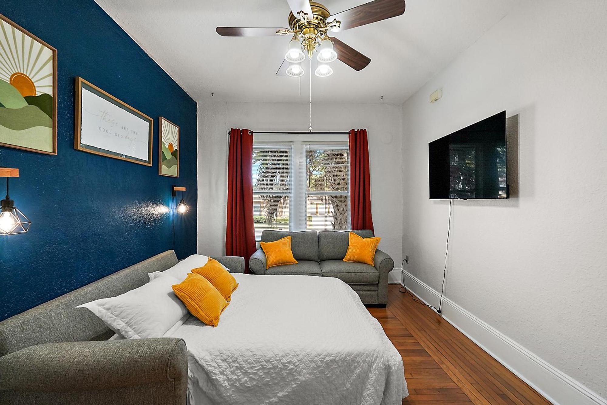 Downtown Den-King Bed~Heart Of Eustis~Queen Sleeper~Upstairs~Bright & Happy Esterno foto