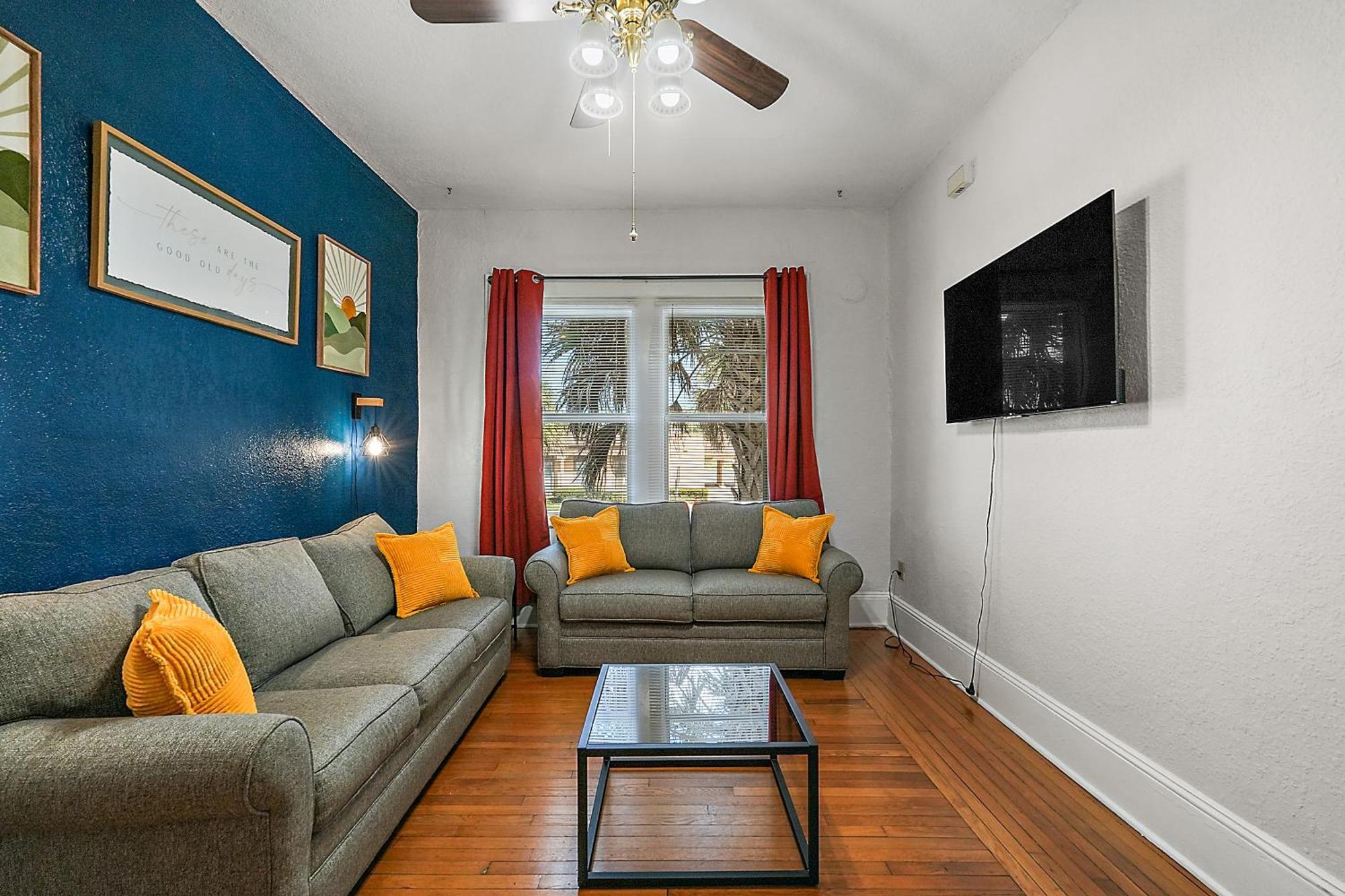 Downtown Den-King Bed~Heart Of Eustis~Queen Sleeper~Upstairs~Bright & Happy Esterno foto