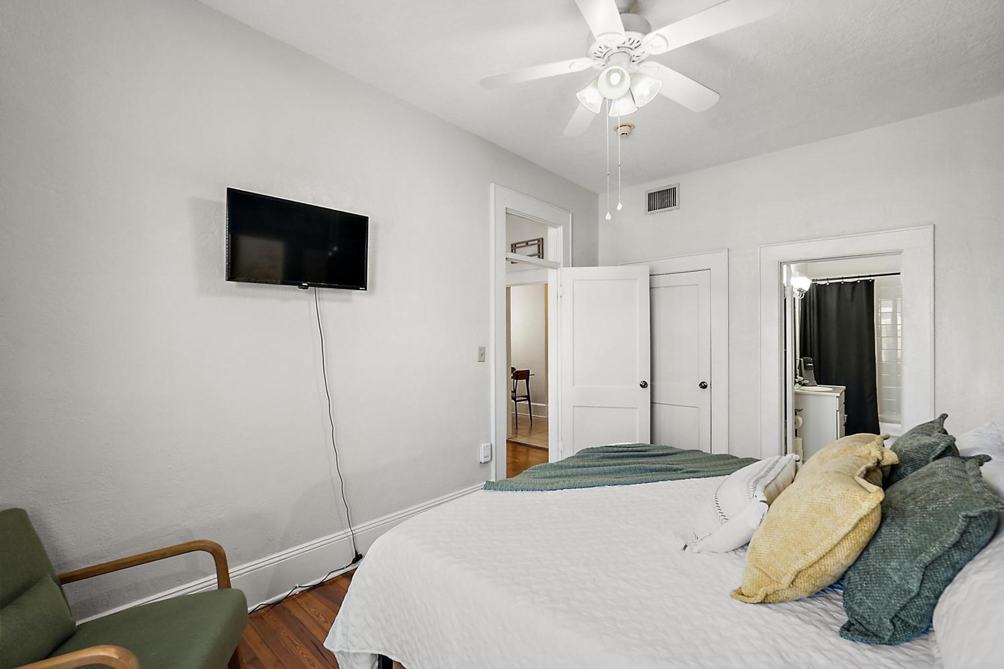 Downtown Den-King Bed~Heart Of Eustis~Queen Sleeper~Upstairs~Bright & Happy Esterno foto